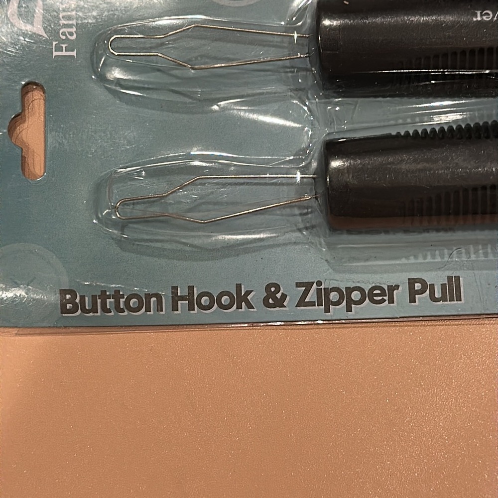 New in package 2 button hook and zipper pulls.